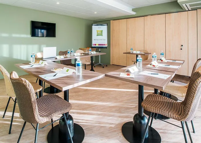 ホテル イビ スティル ザンティーブ